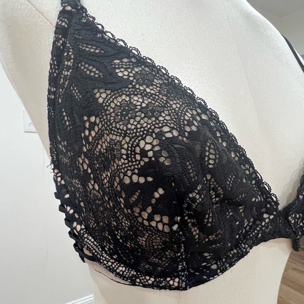 Victoria’s Secret Very Sexy Lace Bra Size 32DD - Picture 2 of 13